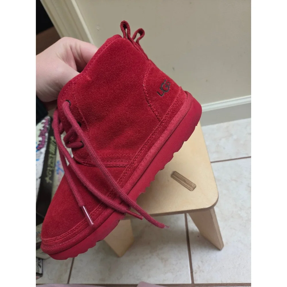 UGG Neumel Red Suede Lace Up Chukka Boots Kids Size 4 1017320K‎